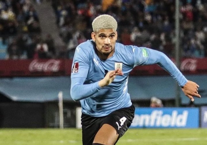 Barcelona Pertahankan Ronald Araujo Dengan Kontrak Baru Hingga 2026