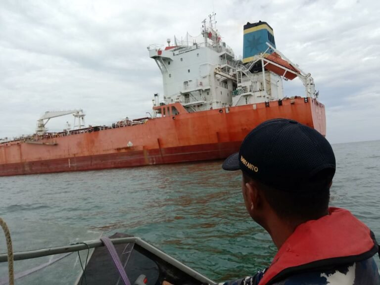 Kapal Tanker Angkut Bahan Minyak Goreng Ditangkap TNI AL