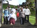 Kunjungi Pura Tirta Empul, Jokowi Titip Pesan Jaga Protokol Kesehatan