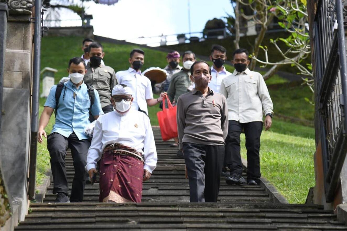 Kunjungi Pura Tirta Empul, Jokowi Titip Pesan Jaga Protokol Kesehatan