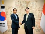 Presiden Jokowi Disambut Presiden Yoon Suk-yeol di Kantor Kepresidenan Yongsan