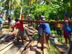 Warga Desa Polewali dan Desa Pagian Gotong Royong Bangun Jembatan Penghubung