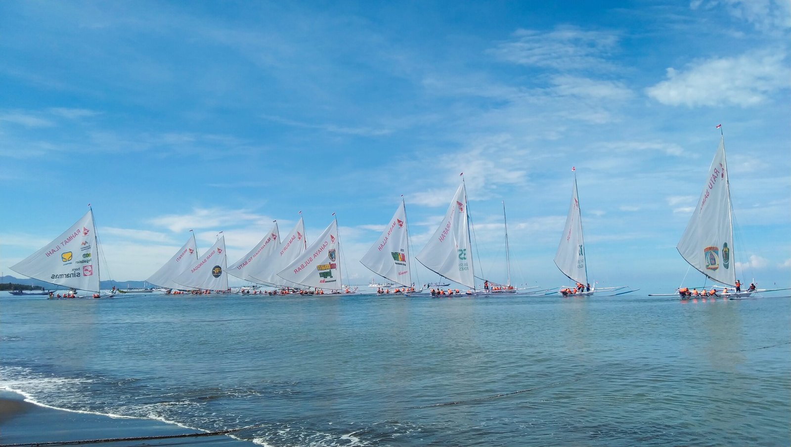 35 Sandeq Mulai Berlayar ke Pelabuhan Banggae