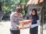 Kompol Eduard Steffry Serahkan Bansos ke Masyarakat Terdampak Kenaikan BBM