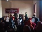 Pelantikan PPS di Sampaga, Seorang Pemuda Masih Berpakaian Pengantin Viral di Sosmed