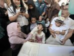 Gubernur Ridwan Kamil Antar Arkana Imunisasi Polio ke Posyandu Waspada Potensi Penularan saat  Lebaran