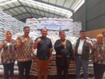 Bantuan Pangan Beras Mulai Disalurkan di Jawa Barat Sasaran penerima bantuan pangan 4,4 juta KPM