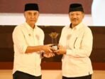 Bey Machmudin Terima Penghargaan sebagai Kepala Daerah Pendukung Pengelolaan Zakat Terbaik