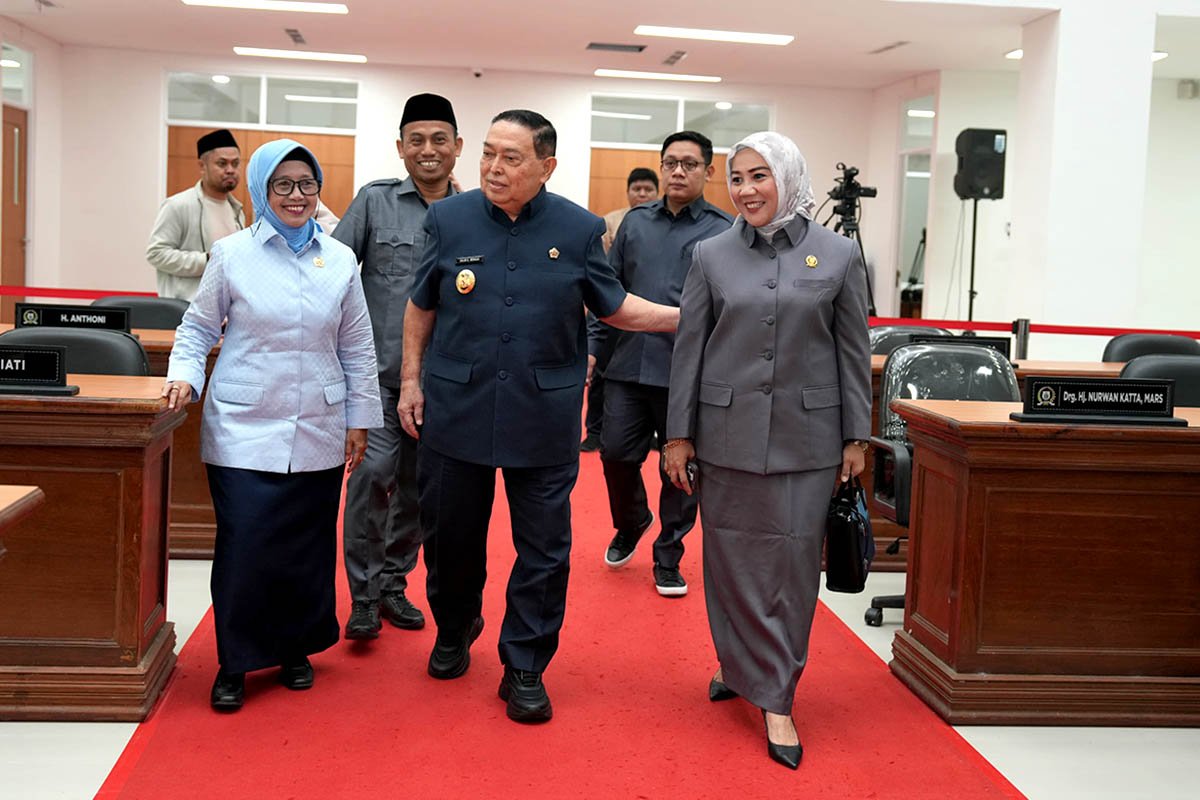 Wagub Sulbar Salim S Mengga Serahkan LKPJ 2024 ke DPRD